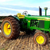 John 🚜 Deere 🌾4020 tractor whiskey bottle